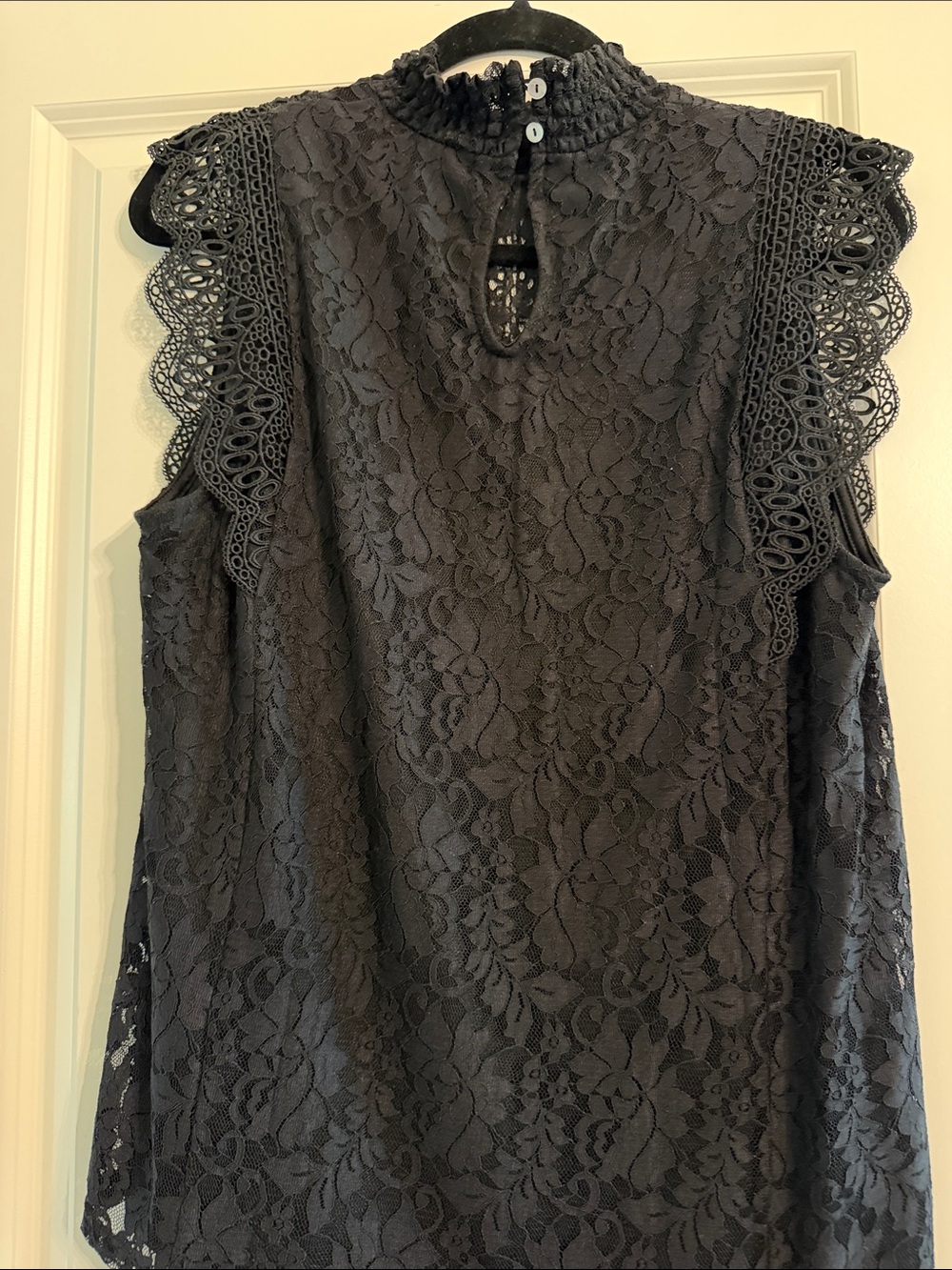Cable & Gauge Black Lace High-Neck Women's Top - Elegant Sleeveless Design - Picture 4 of 5